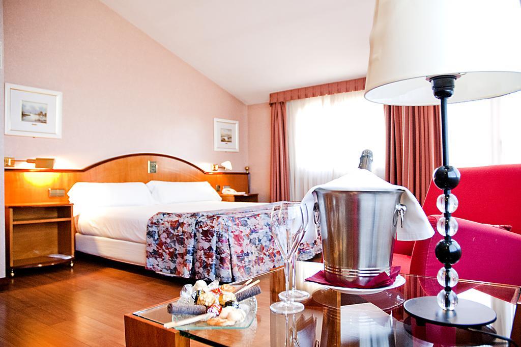 Hotel Arumí Santa Eugenia de Berga Pokoj fotografie